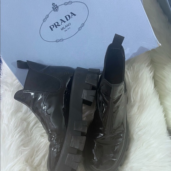 Prada Chelsea Boot Black Patent Leather 39.5 - Picture 3 of 5